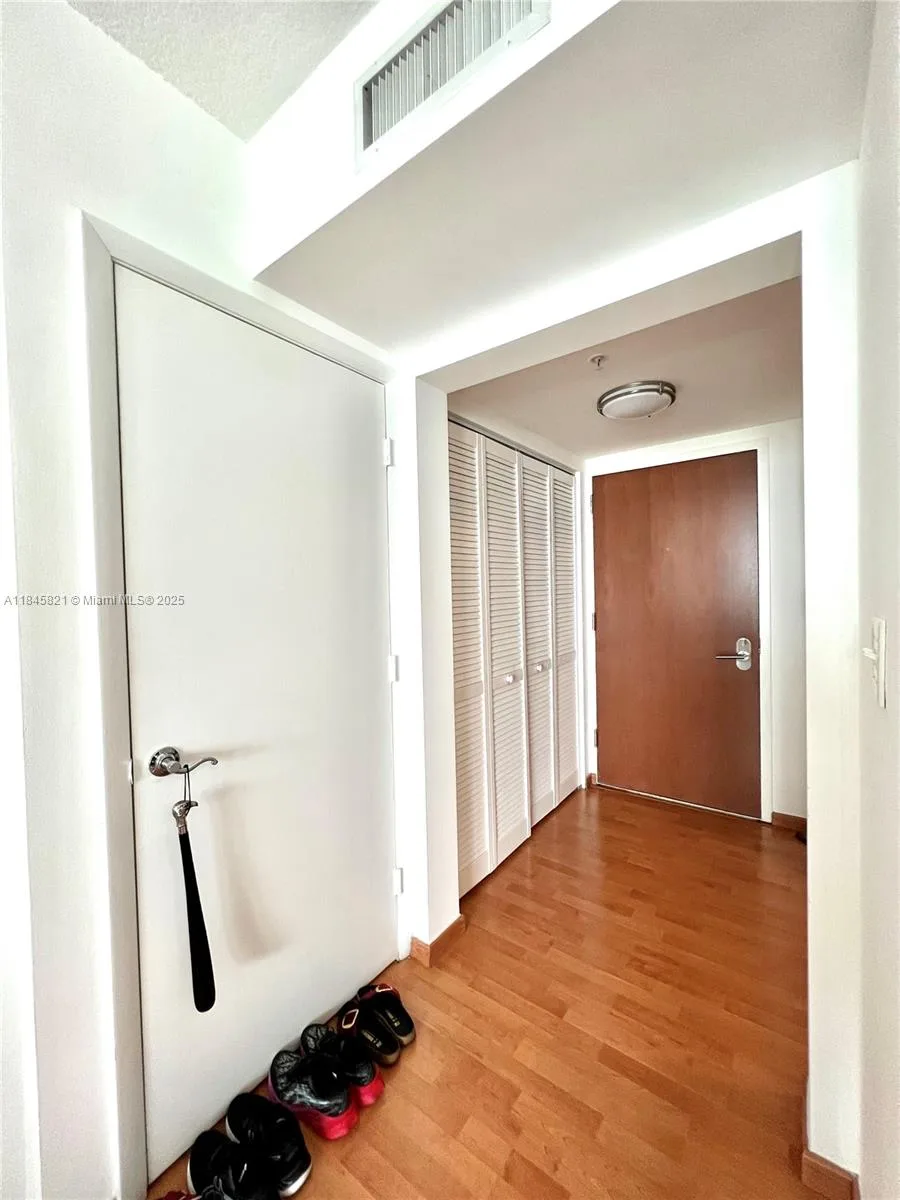 31 SE 5th St # 1509, Miami, FL 33131 photo 12