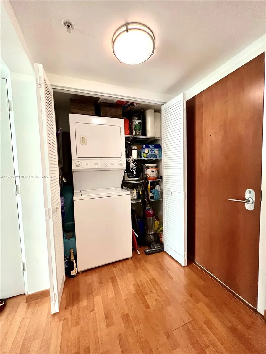 31 SE 5th St # 1509, Miami, FL 33131 photo 13
