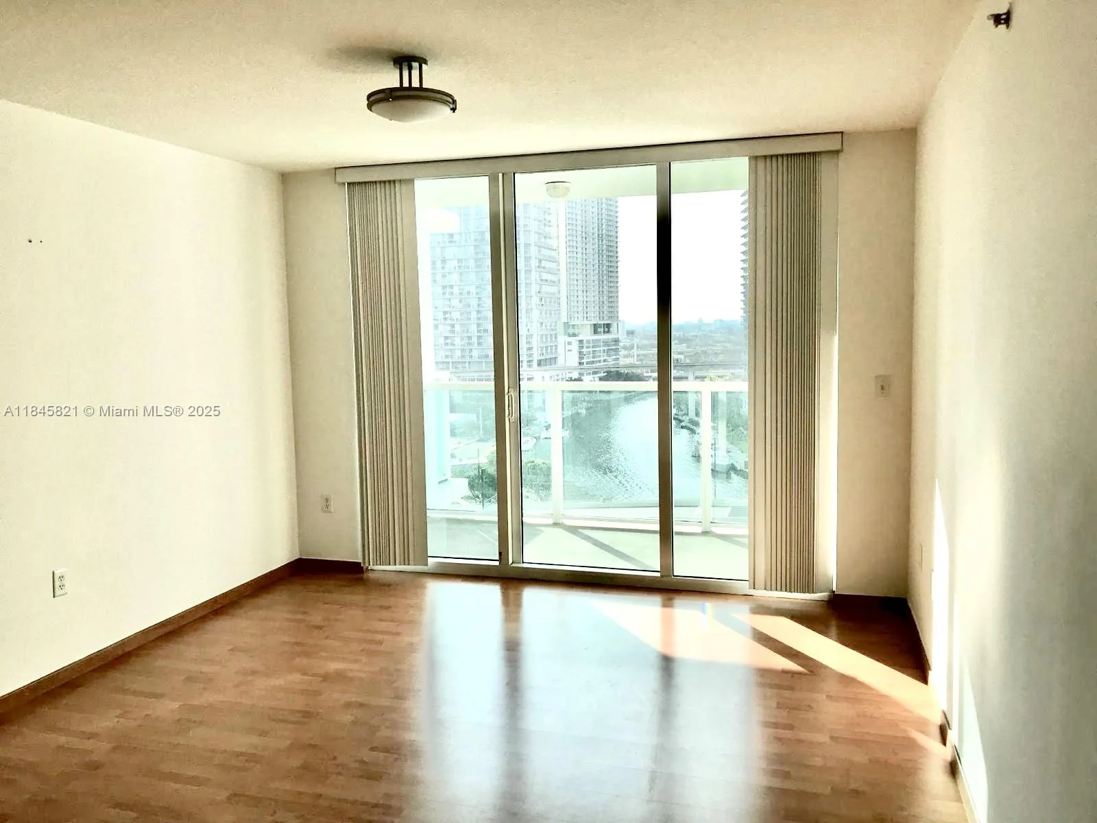 31 SE 5th St # 1509, Miami, FL 33131 photo 8