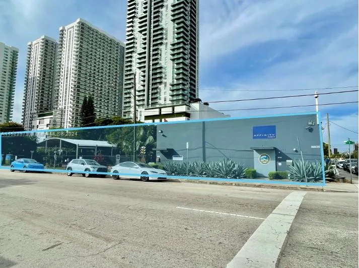1542 NE 1st AVE, Miami, FL 33132 photo 3