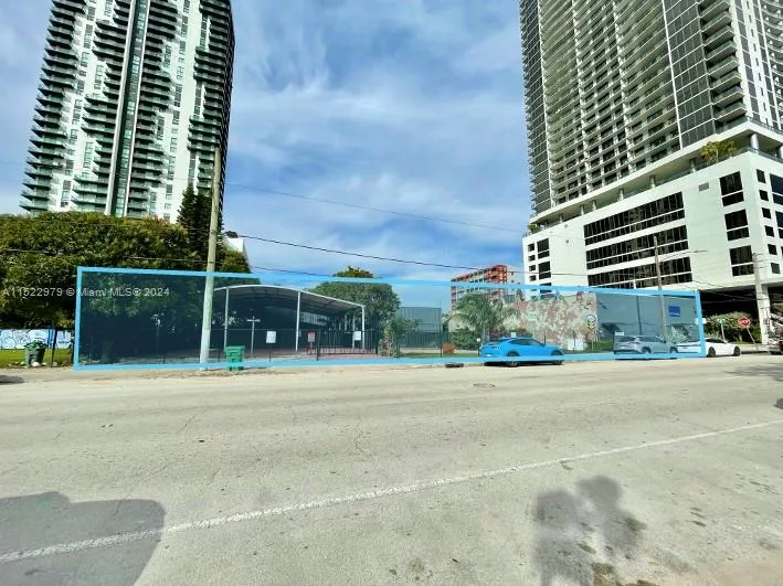 1542 NE 1st AVE, Miami, FL 33132 photo 4