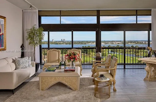 2450 Presidential Way # PH7, West Palm Beach, FL 33401