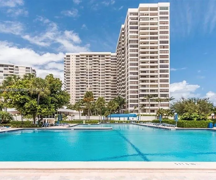 2500 Parkview Dr # 1705, Hallandale Beach, FL 33009