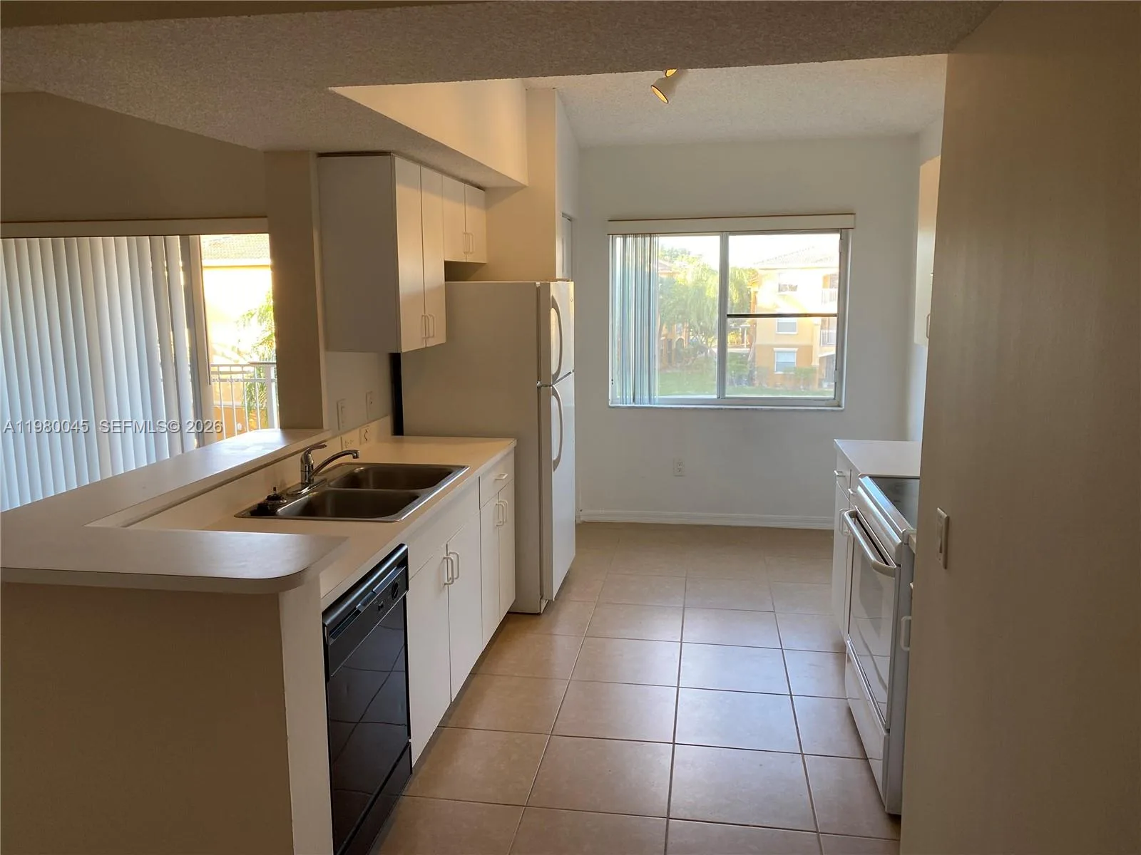 9645 NW 1ST CT # 1-302, Pembroke Pines, FL 33024 photo 8