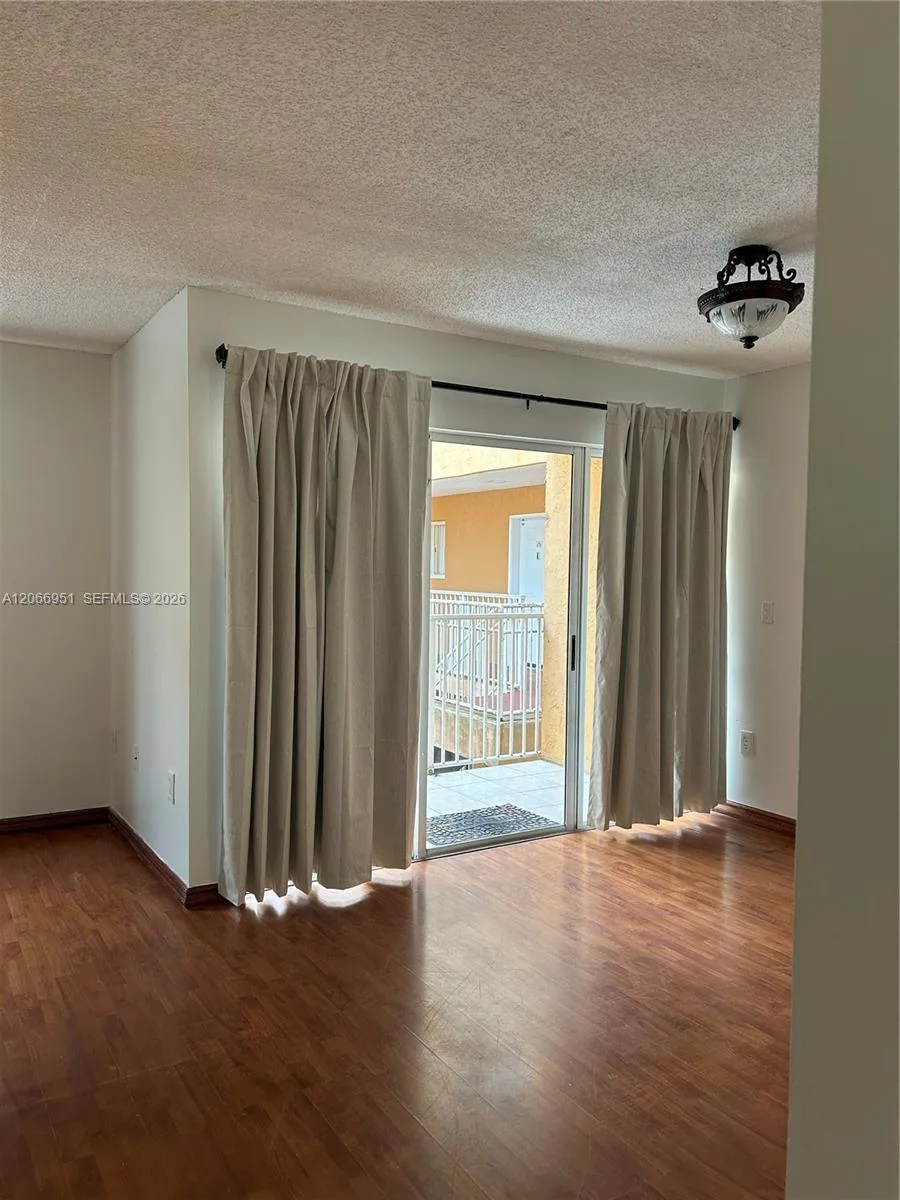 6245 KENDALE LAKES CR # 215, Miami, FL 33183 photo 2