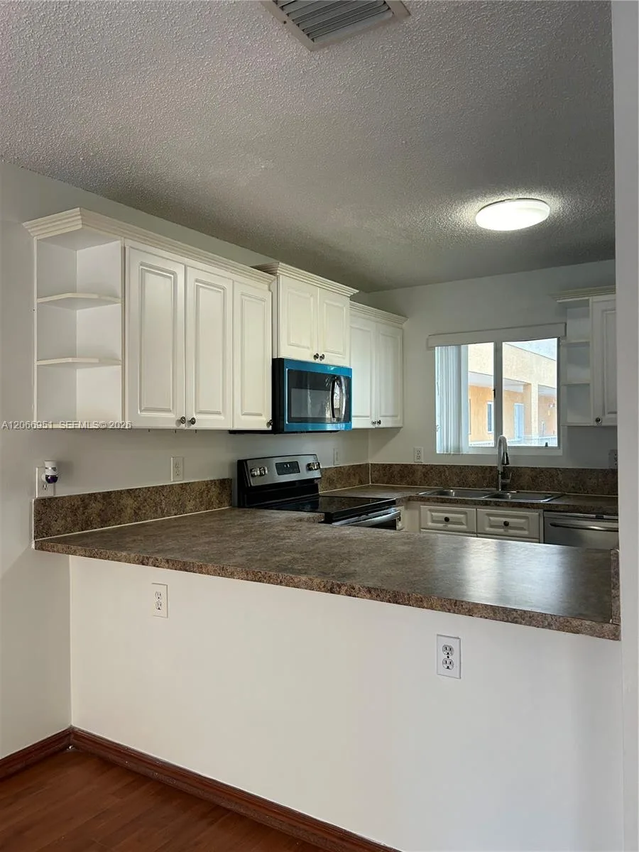 6245 KENDALE LAKES CR # 215, Miami, FL 33183 photo 3