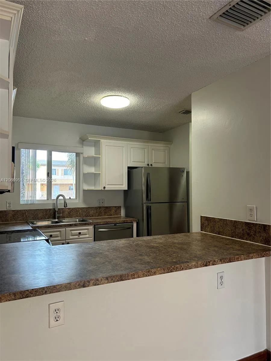 6245 KENDALE LAKES CR # 215, Miami, FL 33183 photo 4