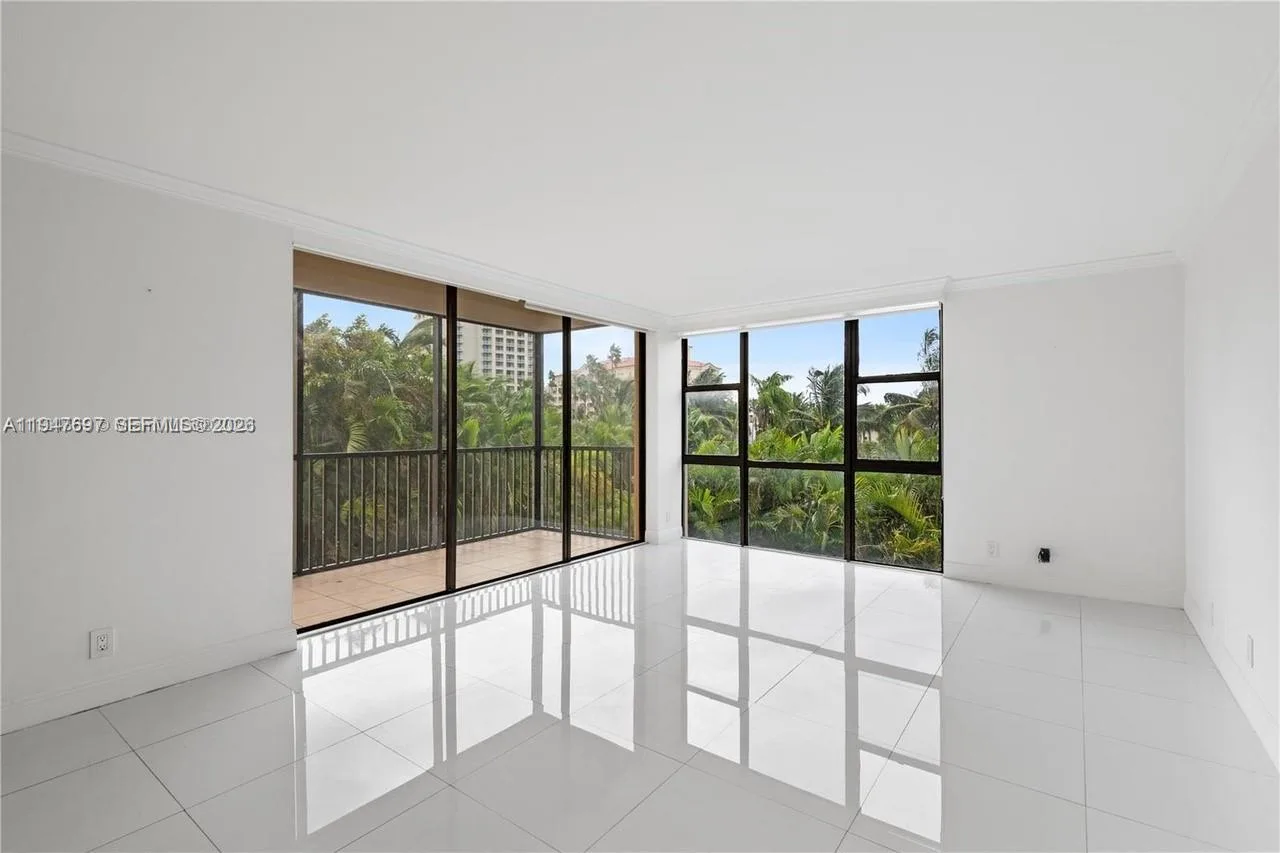 20335 W Country Club Dr # 209, Aventura, FL 33180