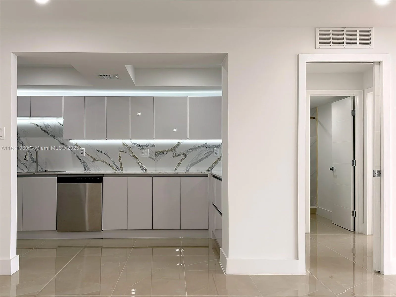 18071 Biscayne Blvd # 1402, Aventura, FL 33160 photo 4