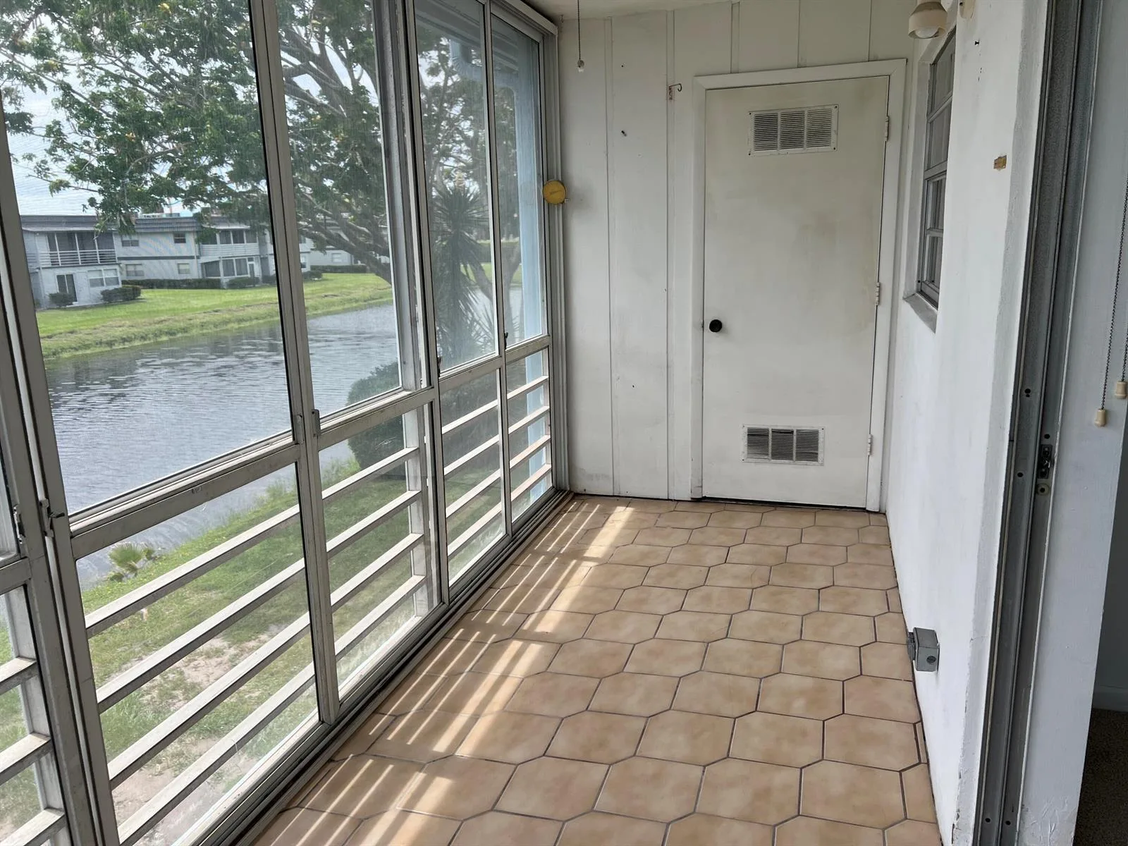 424 Saxony, Delray Beach, FL 33446 photo 6