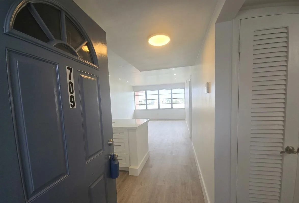 18555 NE 14th Avenue # 709, Miami, FL 33179