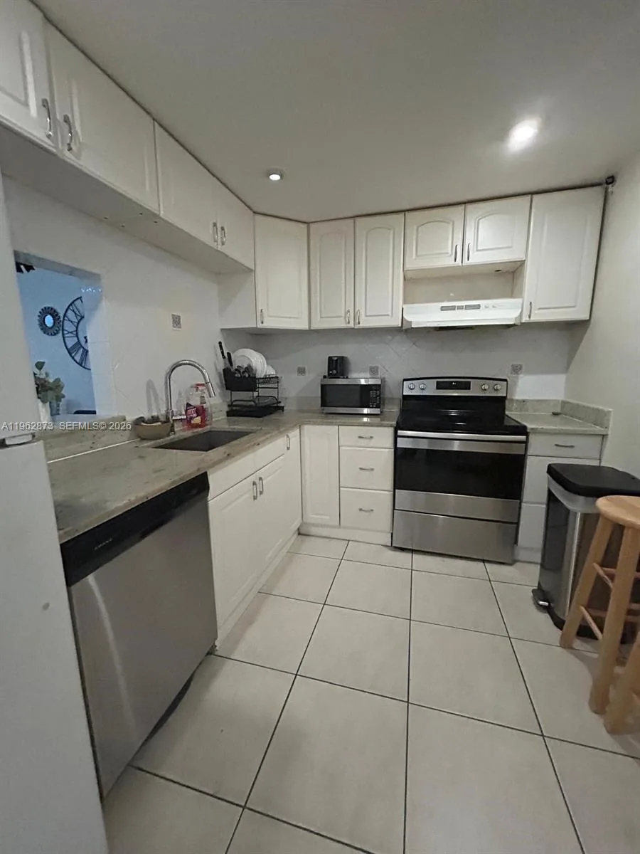 4314 NW 9th Ave # 5-3H, Deerfield Beach, FL 33064 photo 2