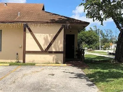 800 SW 9TH Street, Hallandale Beach, FL 33009