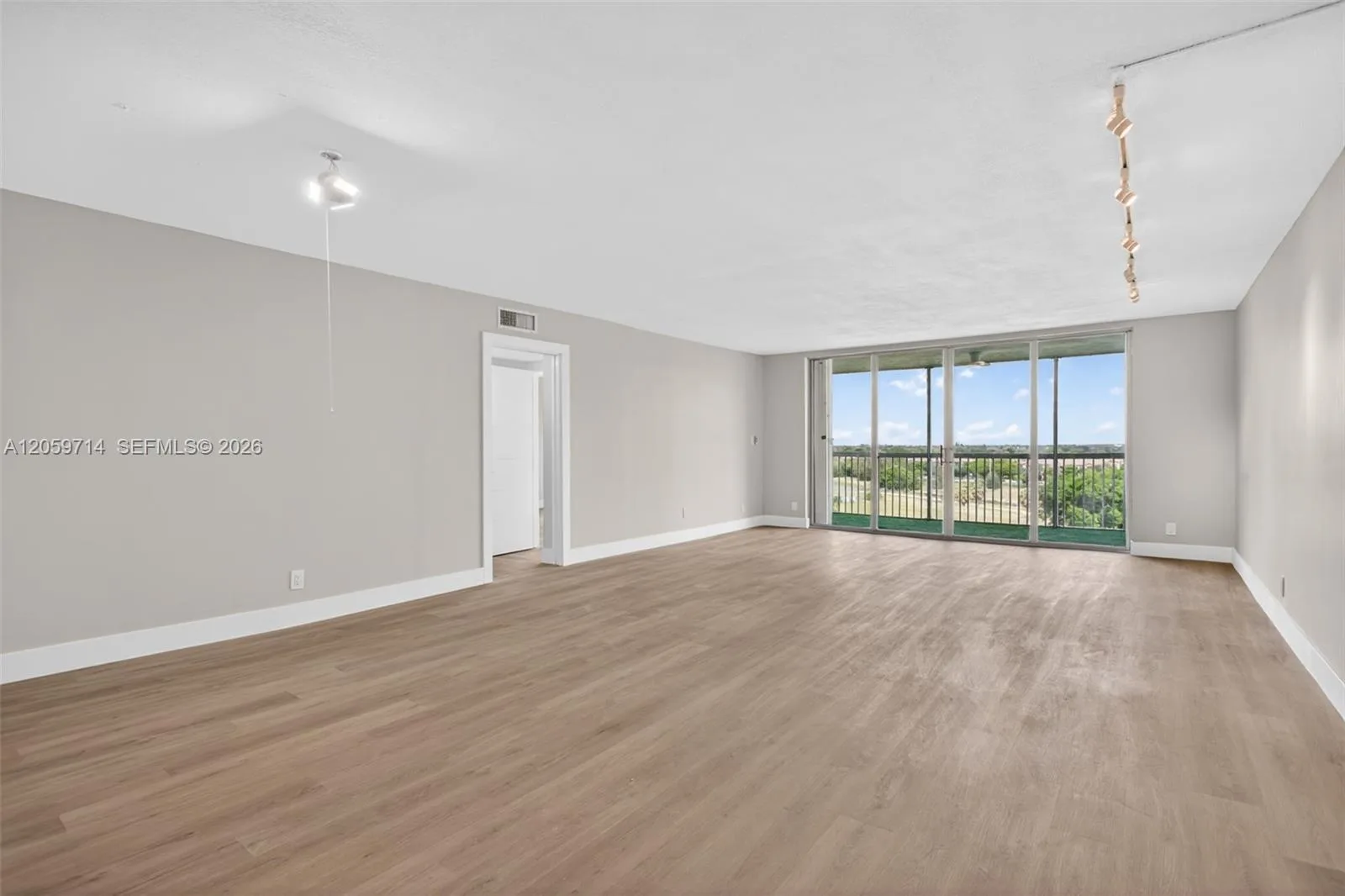 3090 N Course Dr # 807, Pompano Beach, FL 33069 photo 2