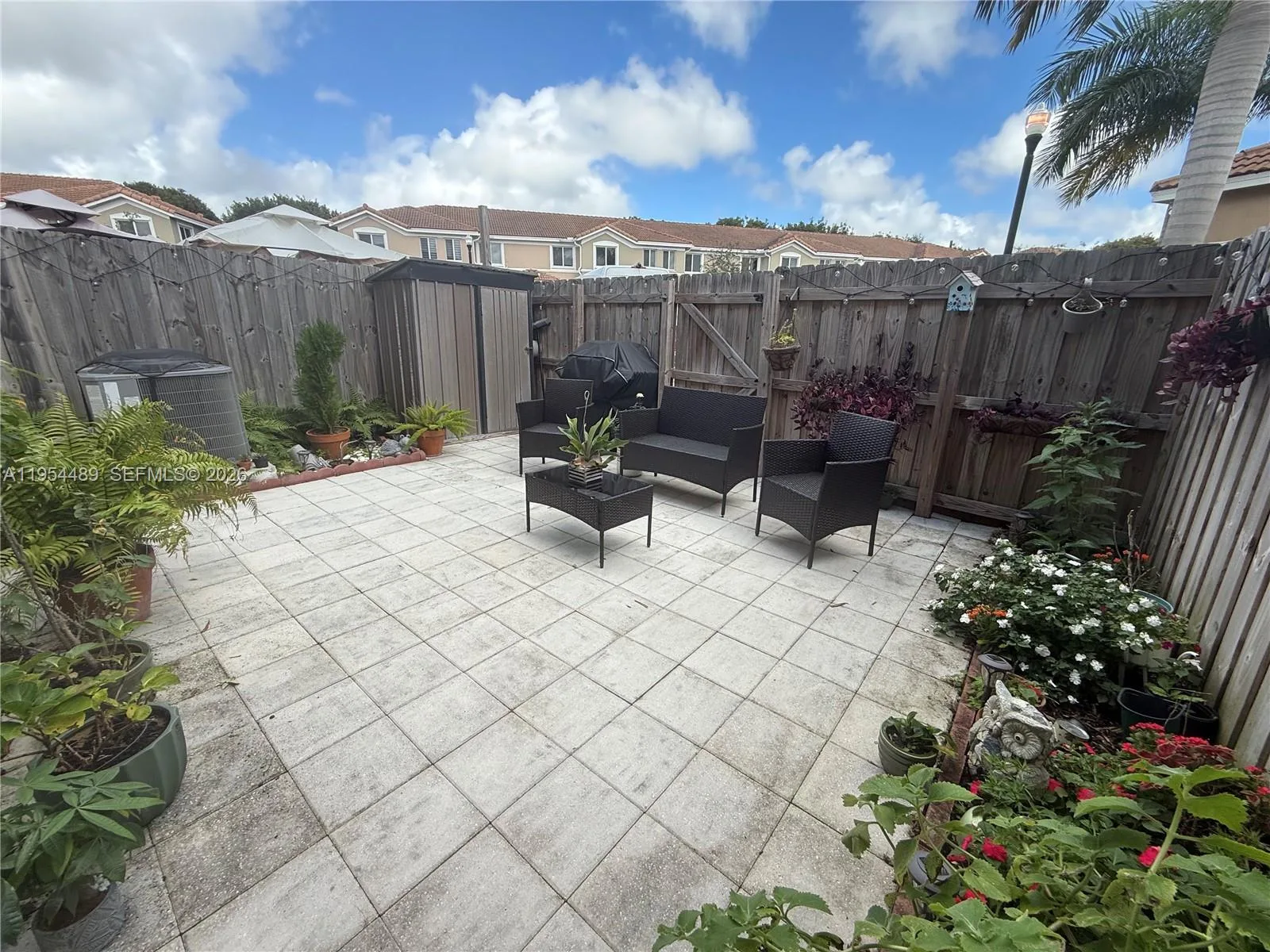 1043 SE 24th Ave, Homestead, FL 33035 photo 4