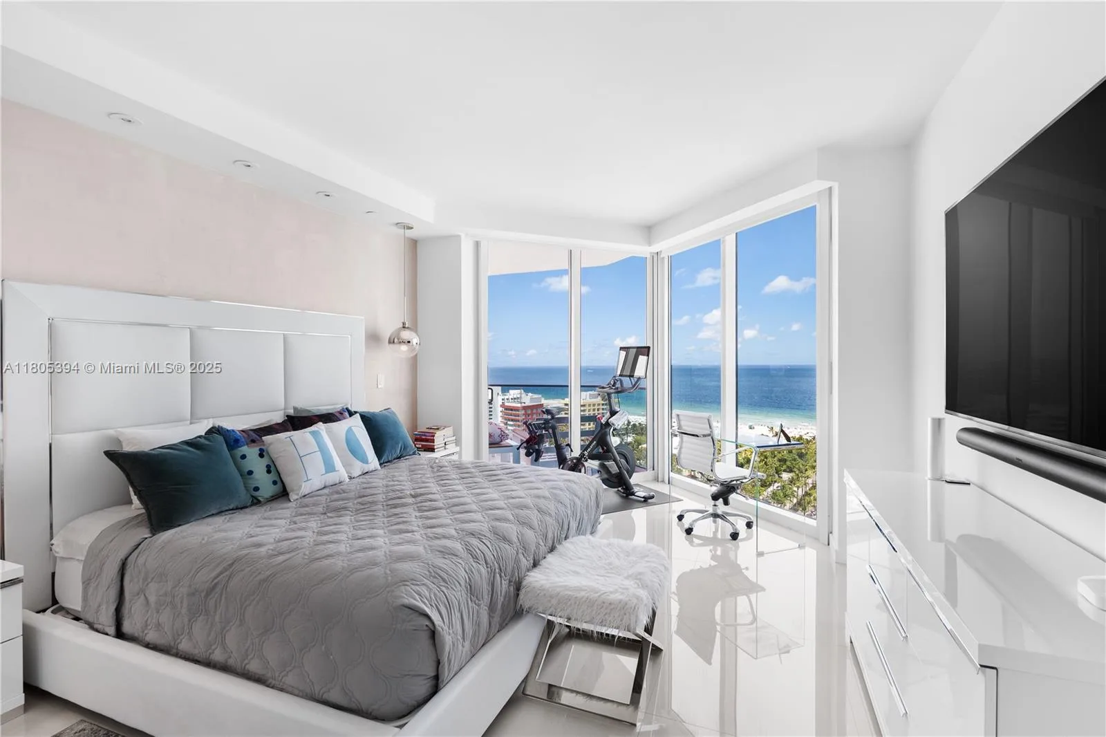 300 S Pointe Dr # 2005, Miami Beach, FL 33139 photo 11
