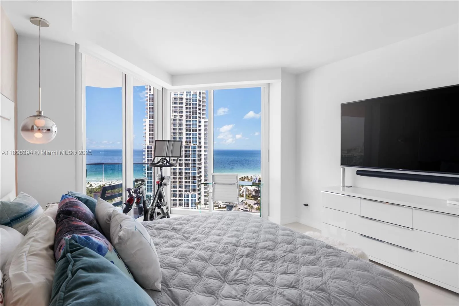 300 S Pointe Dr # 2005, Miami Beach, FL 33139 photo 12