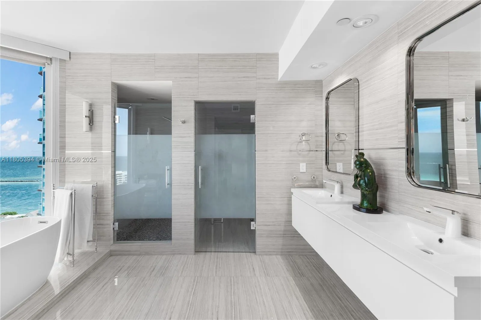 300 S Pointe Dr # 2005, Miami Beach, FL 33139 photo 13