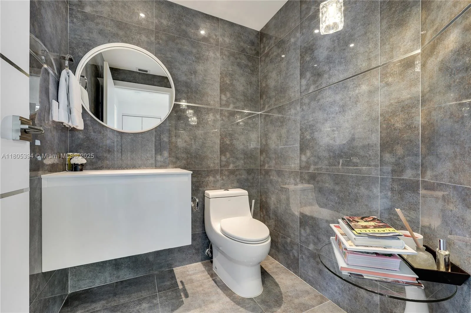 300 S Pointe Dr # 2005, Miami Beach, FL 33139 photo 8