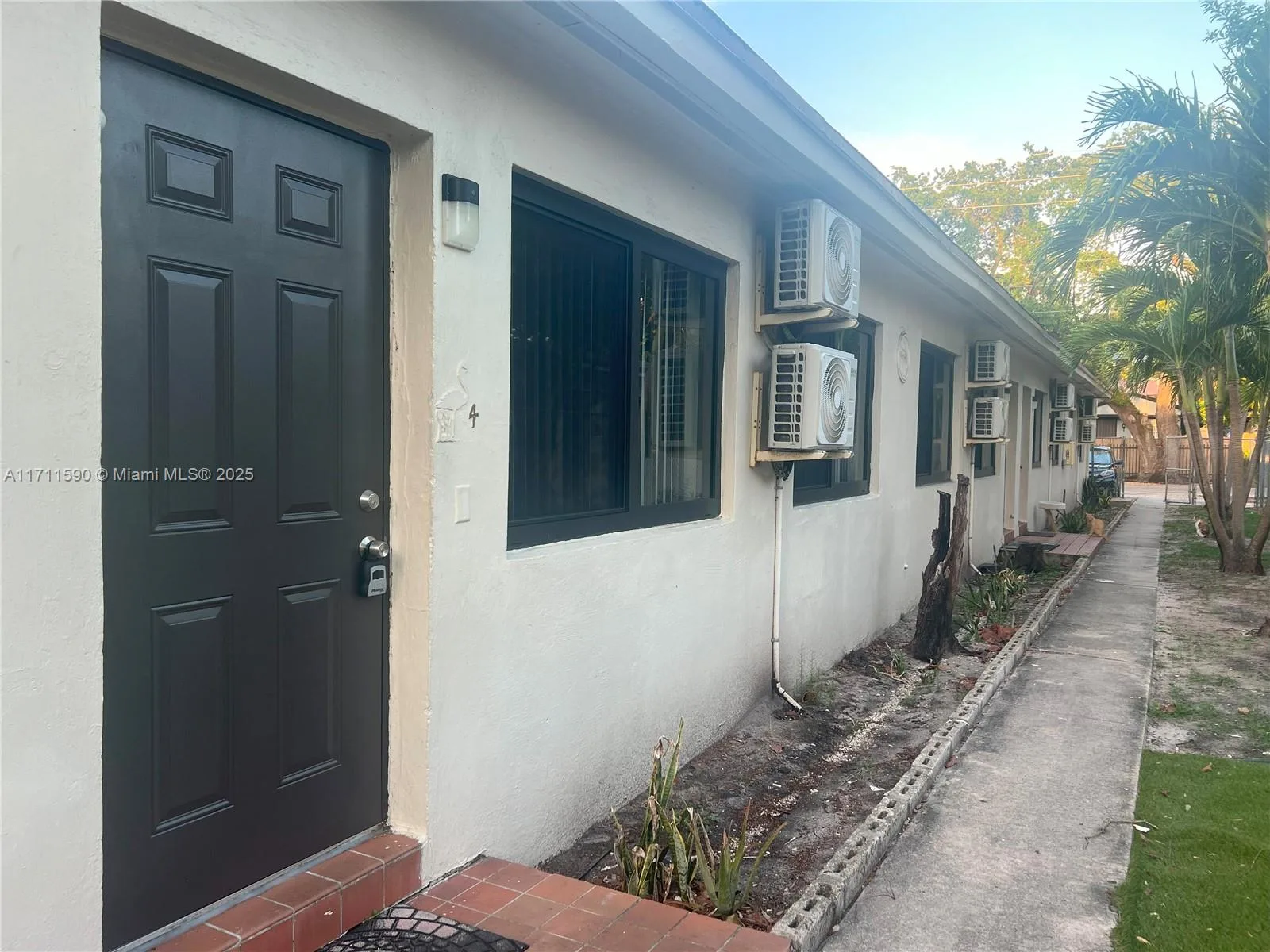 5520 NE 1st Ct, Miami, FL 33137 photo 12