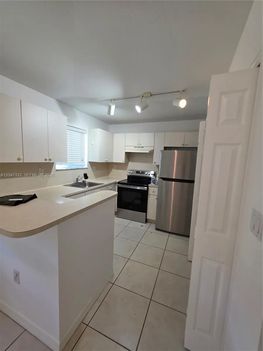 3398 NE 9th Dr # 204, Homestead, FL 33033 photo 8