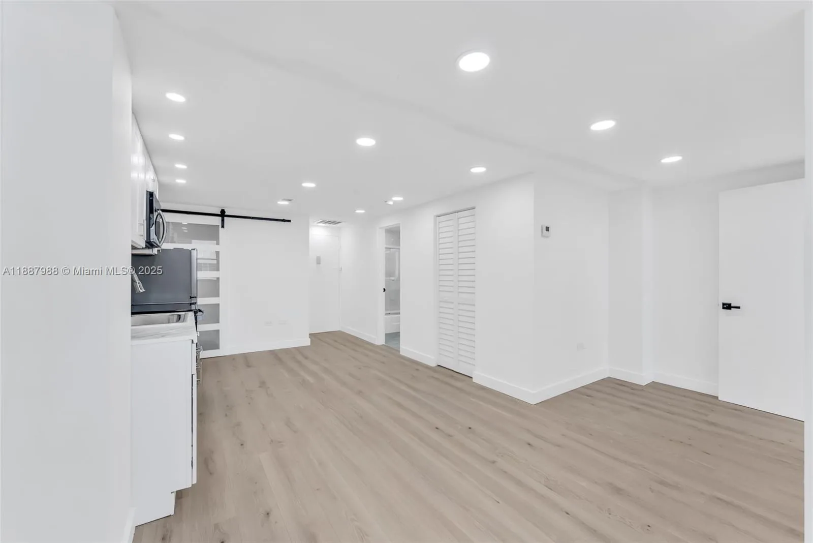 801 Brickell Bay Dr # 2066, Miami, FL 33131 photo 6