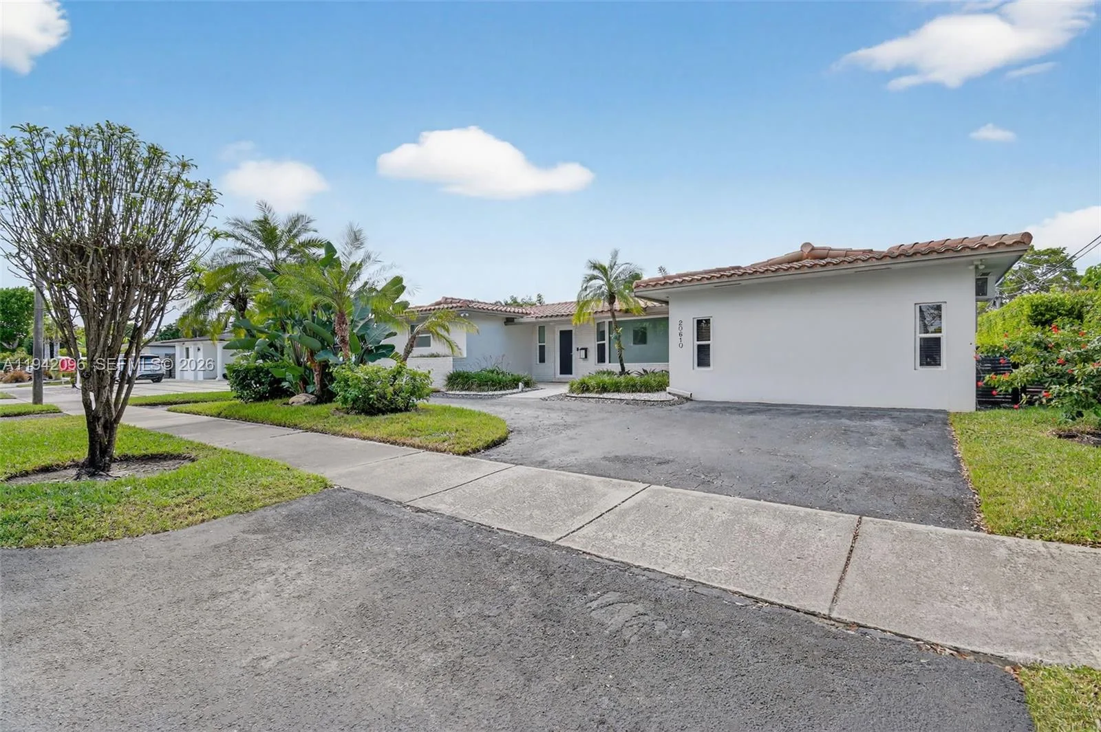 20610 NE 22nd Ct, Miami, FL 33180 photo 3