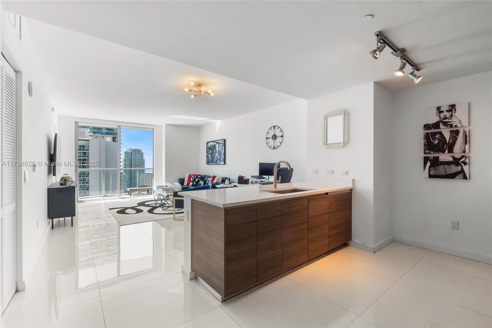 1100 S Miami Ave # 3303, Miami, FL 33130 photo 5