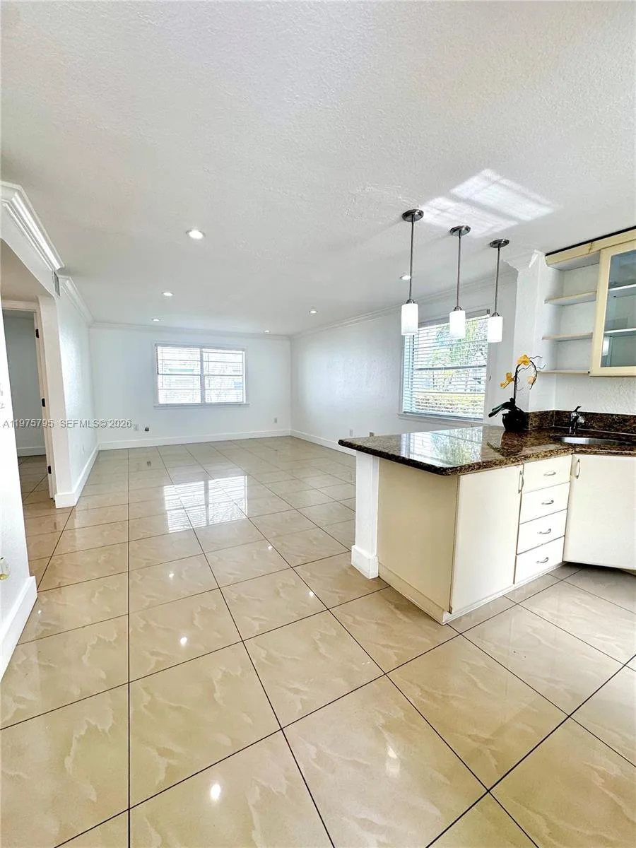 17255 SW 95th Ave # 101, Palmetto Bay, FL 33157