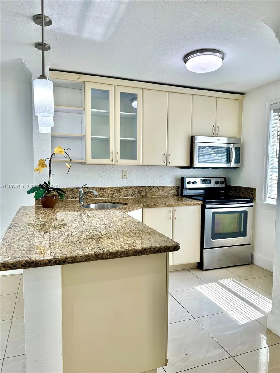 17255 SW 95th Ave # 101, Palmetto Bay, FL 33157 photo 2