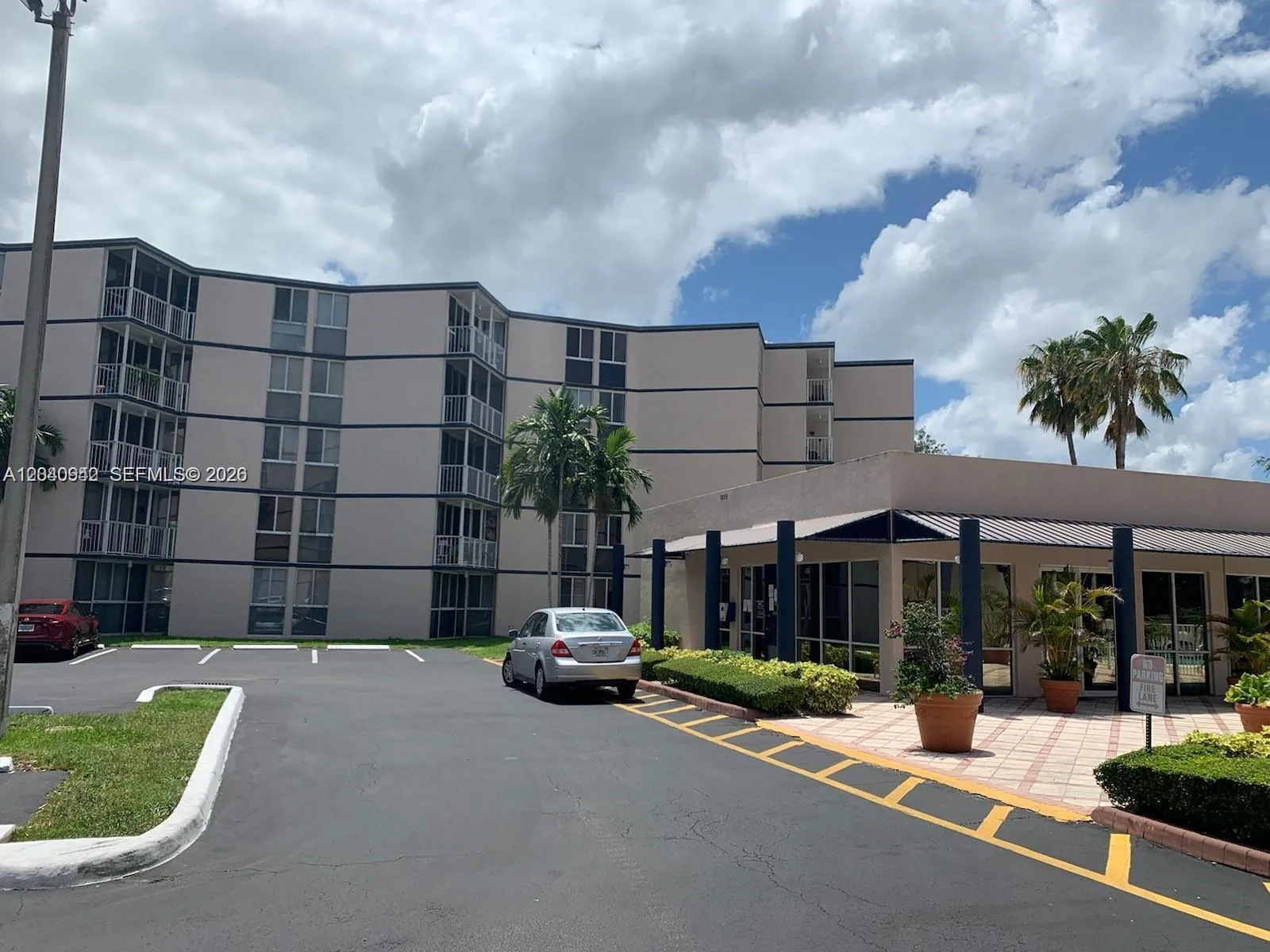 7035 NW 186th St # D310, Hialeah, FL 33015