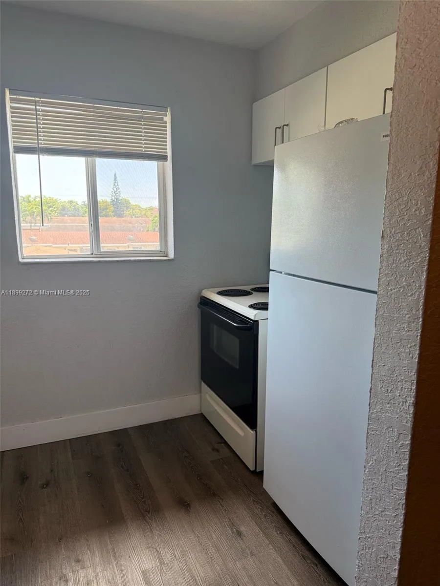2330 NW 11th St # 46, Miami, FL 33125 photo 6