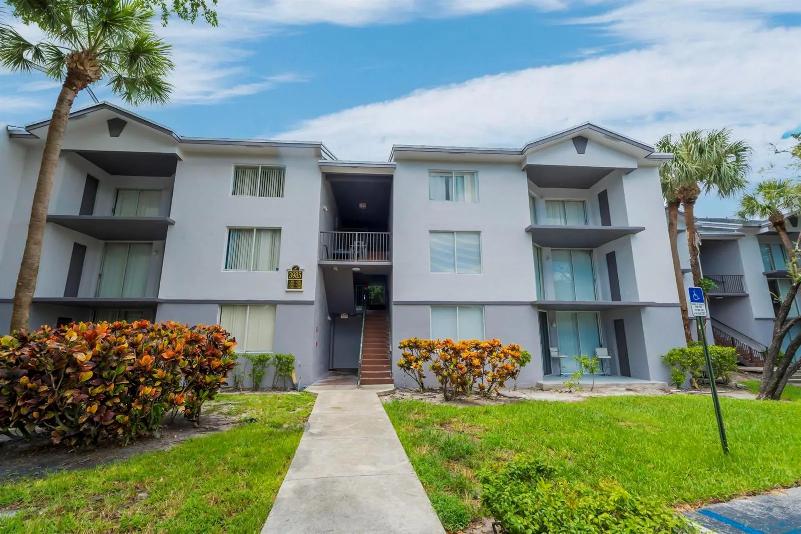 3985 W MCNAB Road # A108, Pompano Beach, FL 33069