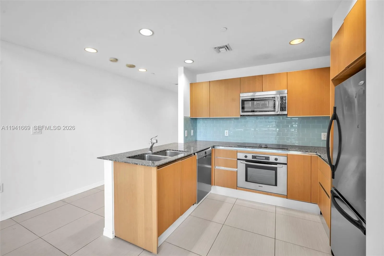 1050 Brickell Ave # 2418, Miami, FL 33131 photo 11