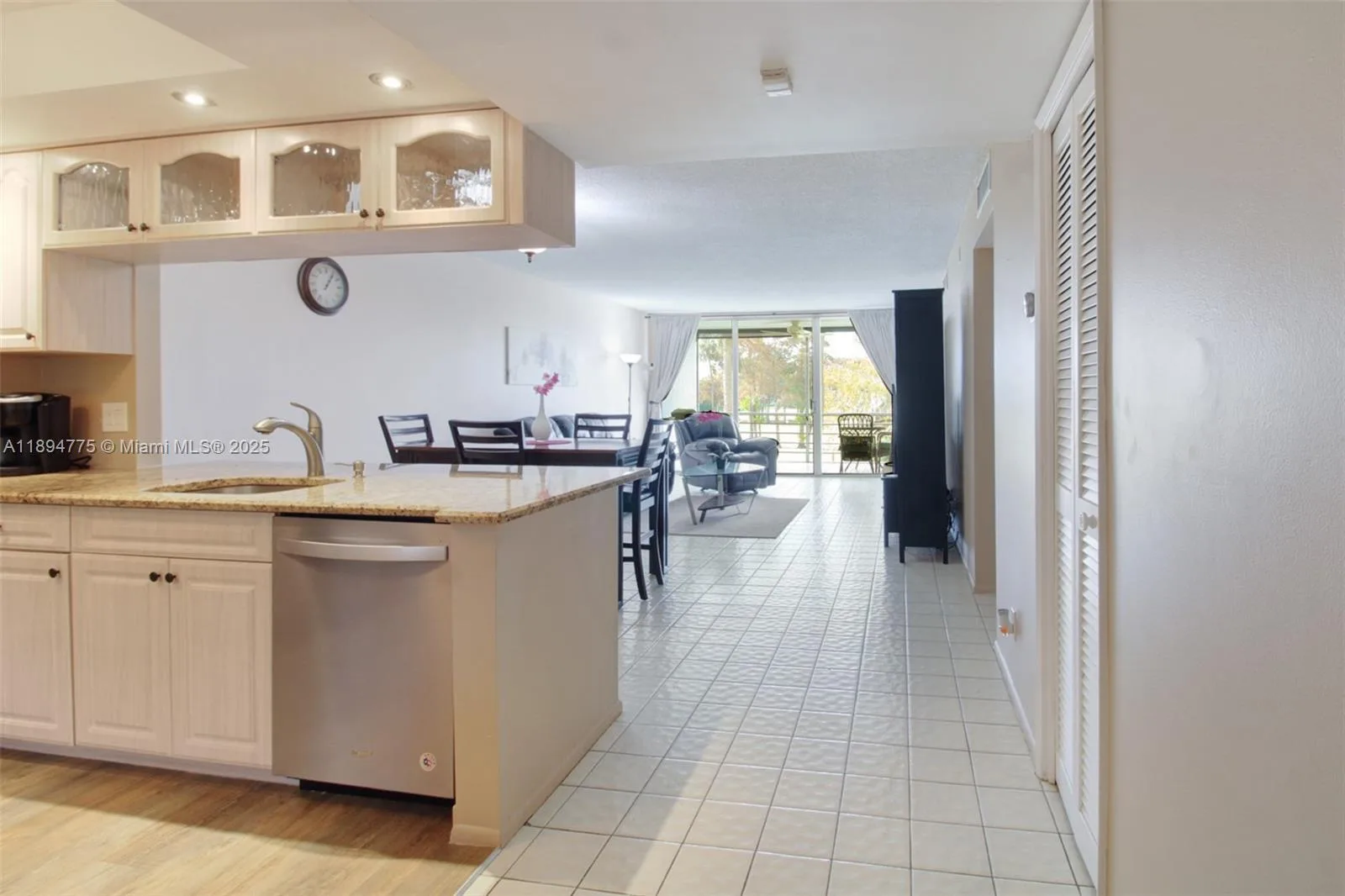 605 Oaks Dr # 305, Pompano Beach, FL 33069 photo 2