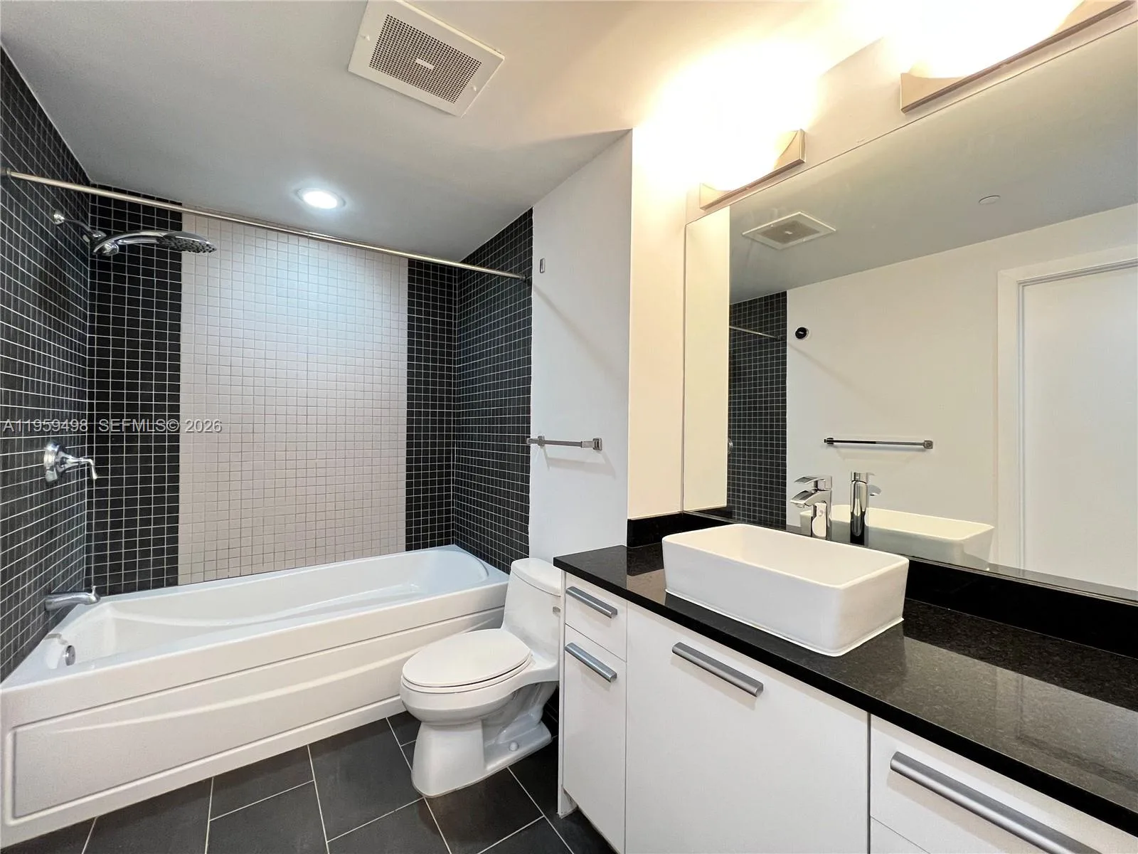 1060 Brickell Ave # 2513, Miami, FL 33131 photo 11