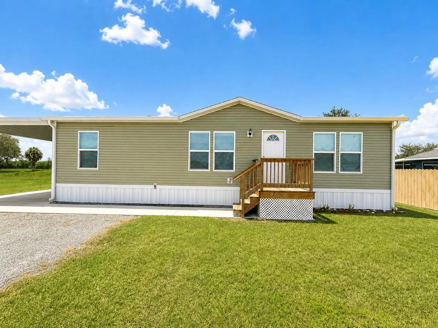 1121 ORANGE Loop, Okeechobee, FL 34974