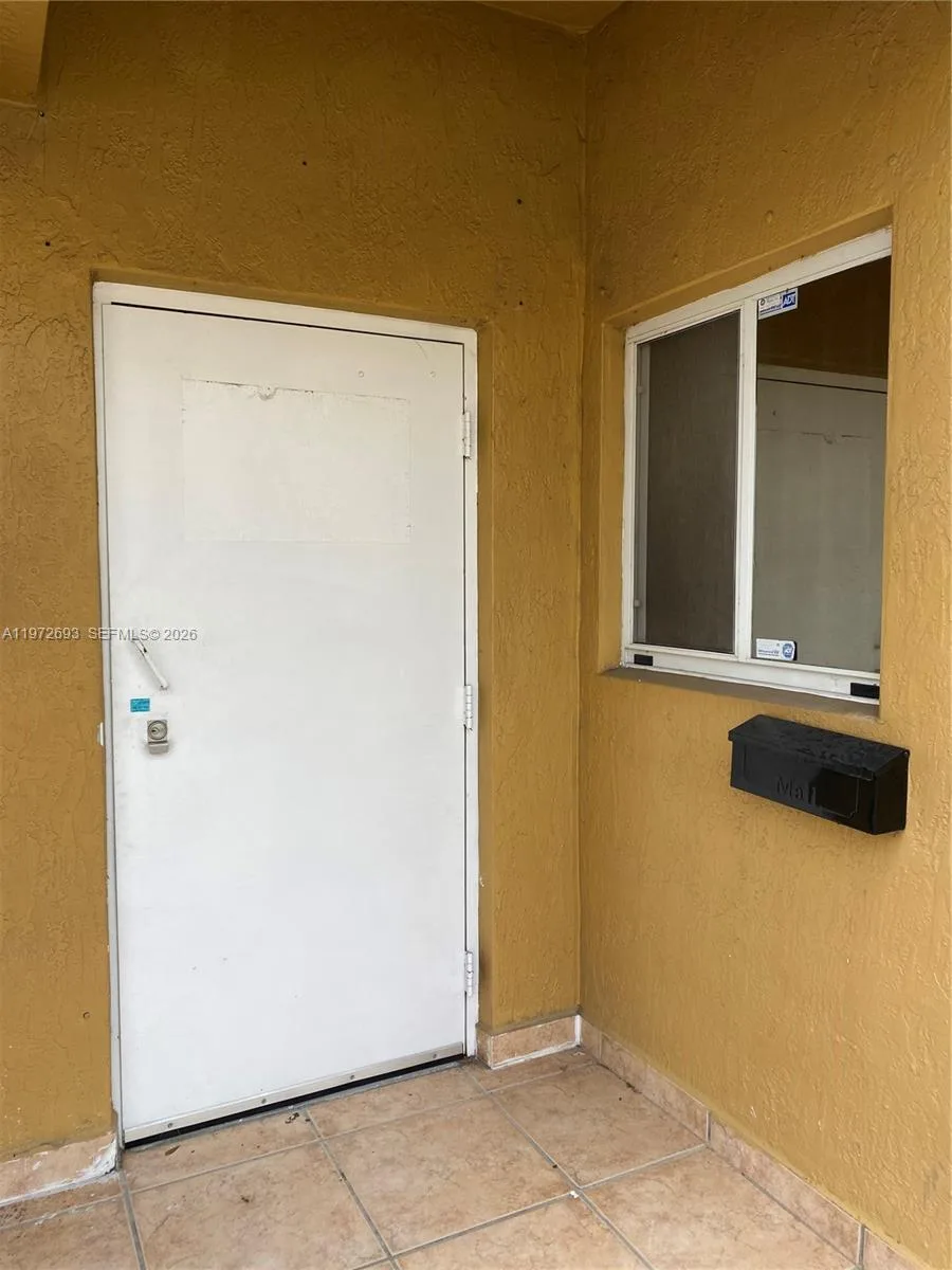 2431 W 80th St # 5-C, Hialeah, FL 33016