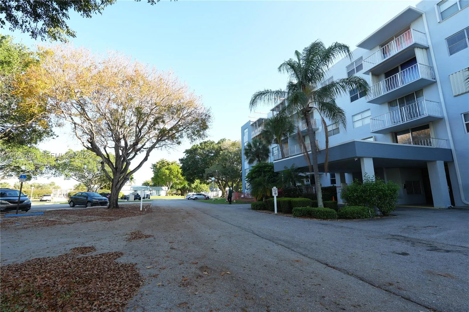 500 Executive Center Dr # 1J, West Palm Beach, FL 33401