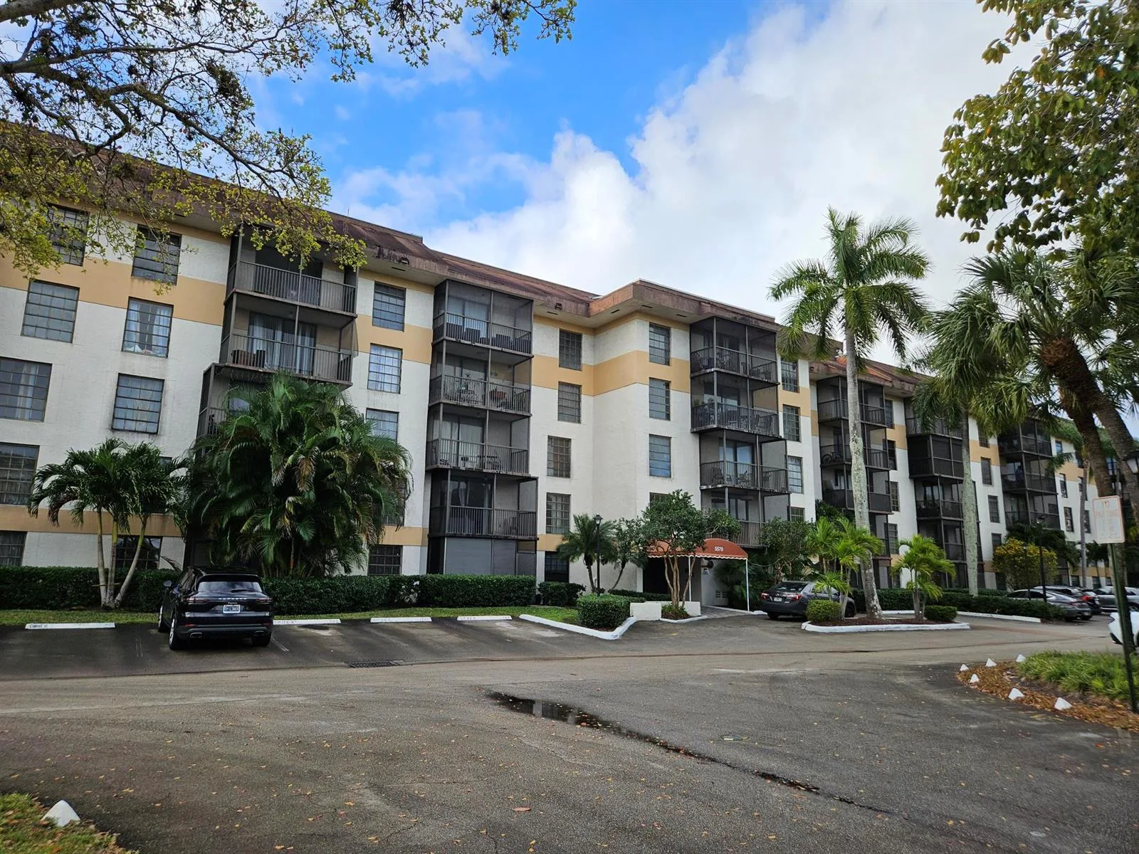 5570 NW 44th Street NW # 107a, Lauderhill, FL 33319