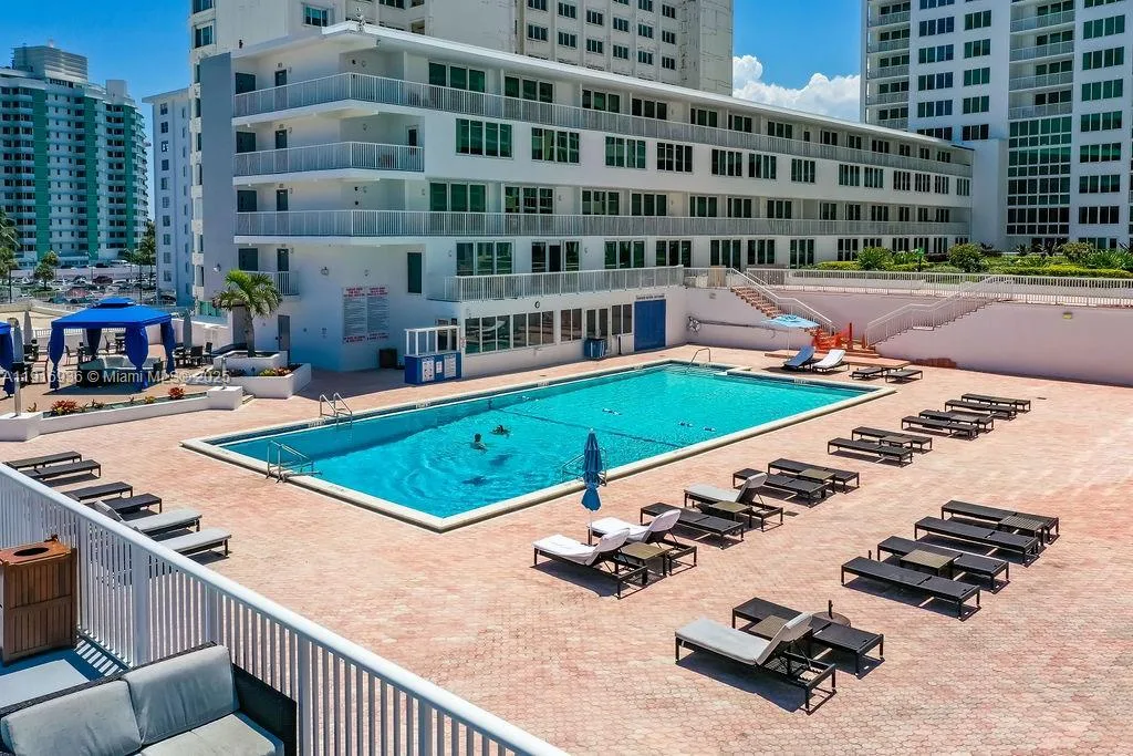 5401 Collins Ave # 1512, Miami Beach, FL 33140 photo 5