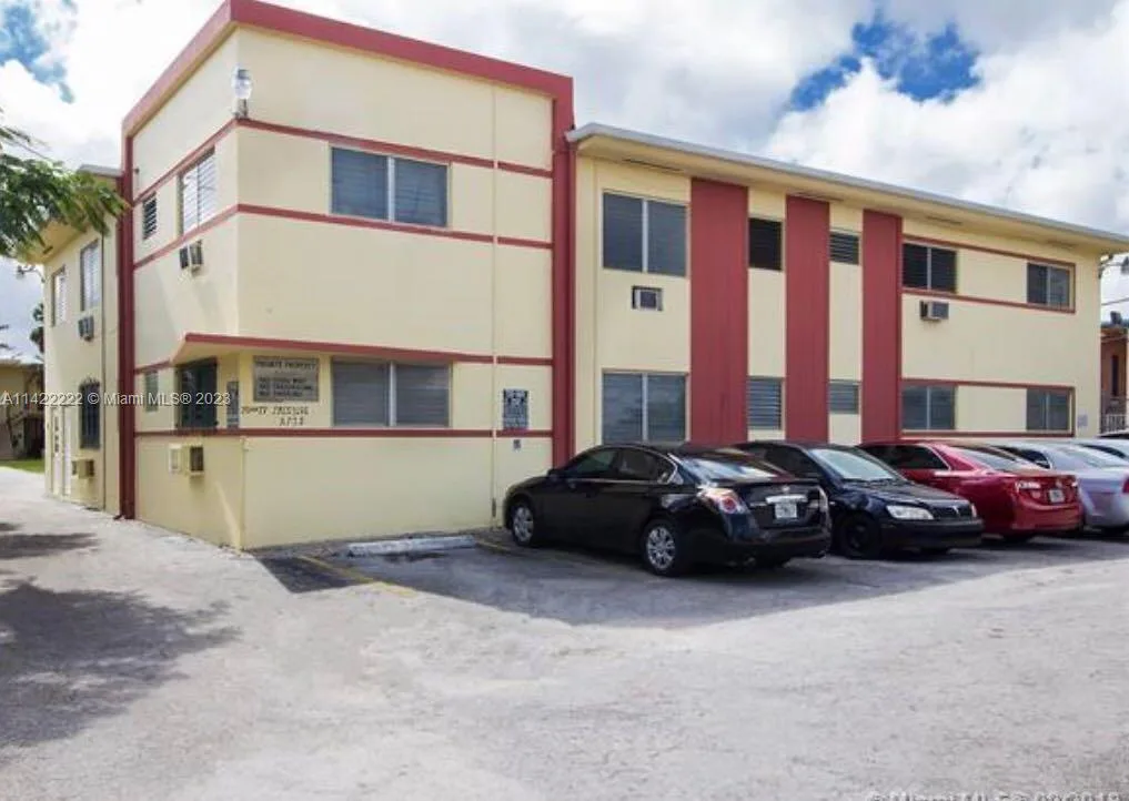 71 NW 76th St # 16, Miami, FL 33150 photo 2
