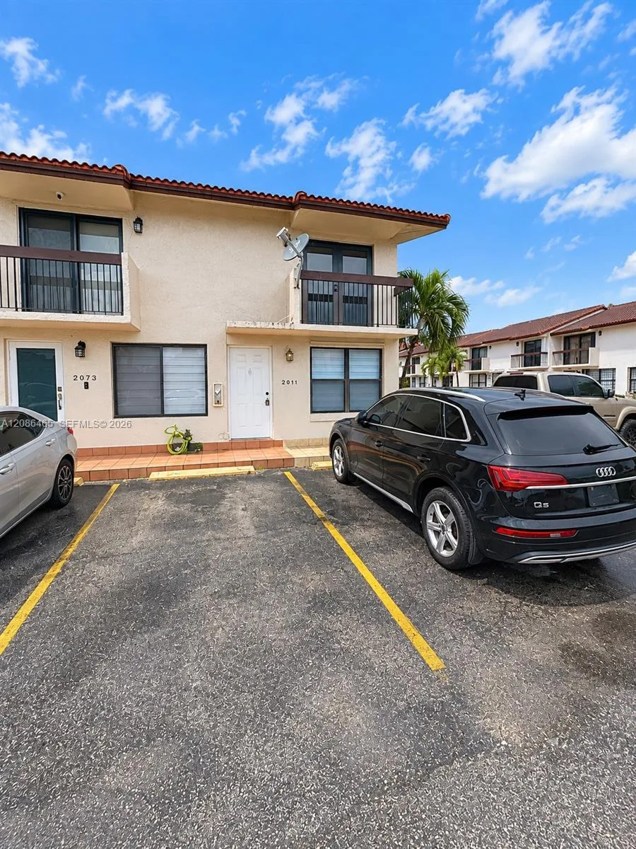 2071 W 54th St # 77, Hialeah, FL 33016