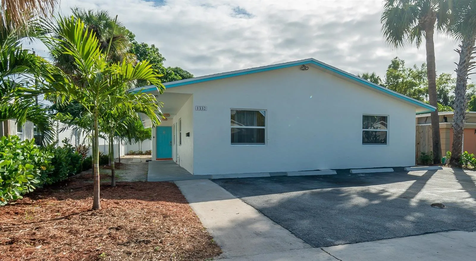 1332 LONGWOOD Street, West Palm Beach, FL 33401