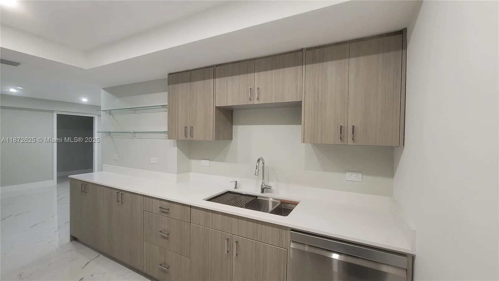 6039 Collins Ave # 1535, Miami Beach, FL 33140 photo 11