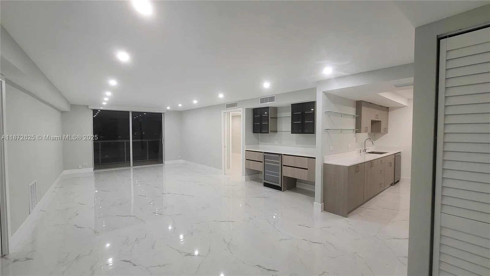 6039 Collins Ave # 1535, Miami Beach, FL 33140 photo 9