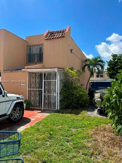 1174 W 40th St # 48, Hialeah, FL 33012