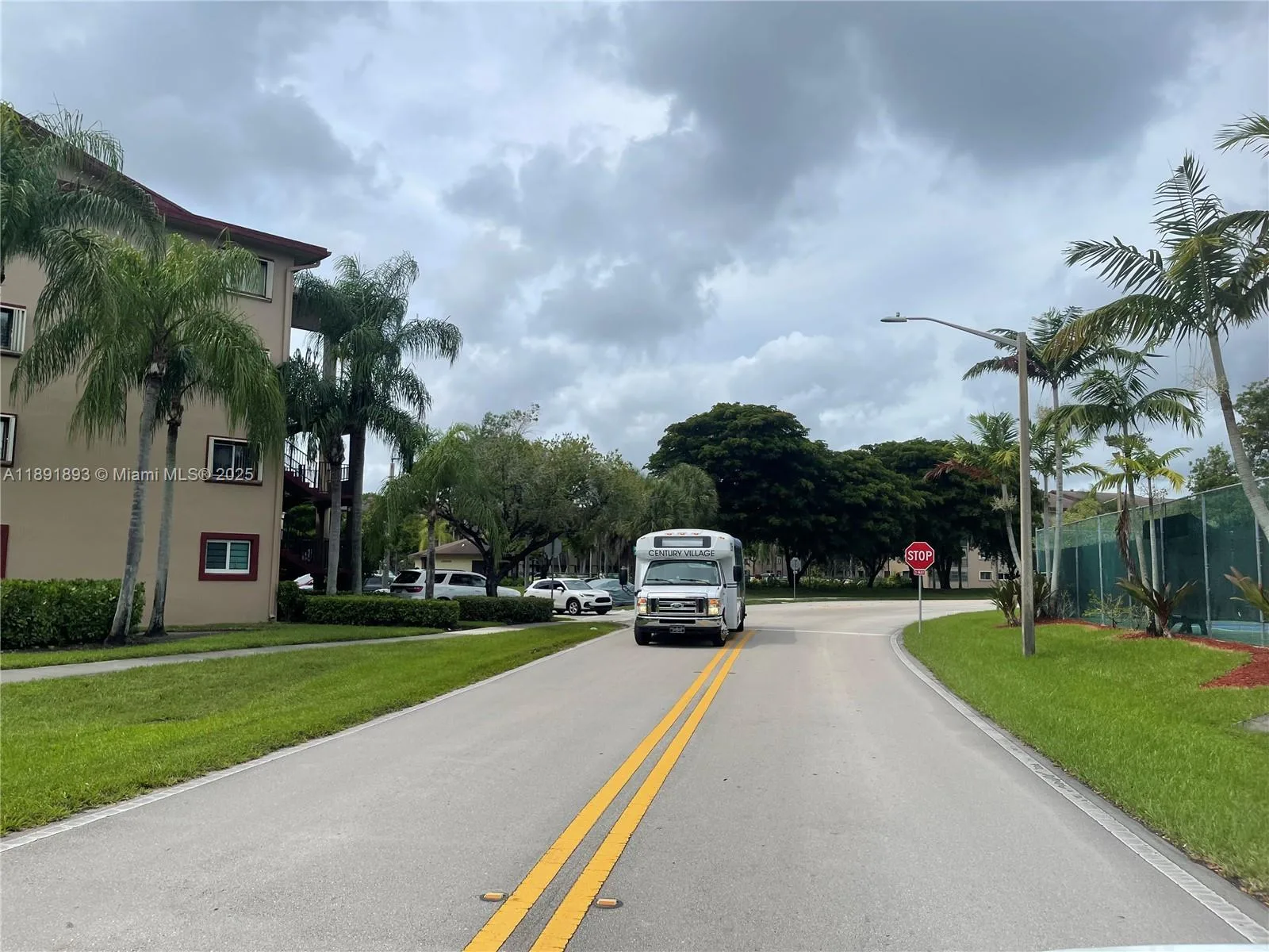 800 SW 142nd Ave # 104N, Pembroke Pines, FL 33027 photo 3
