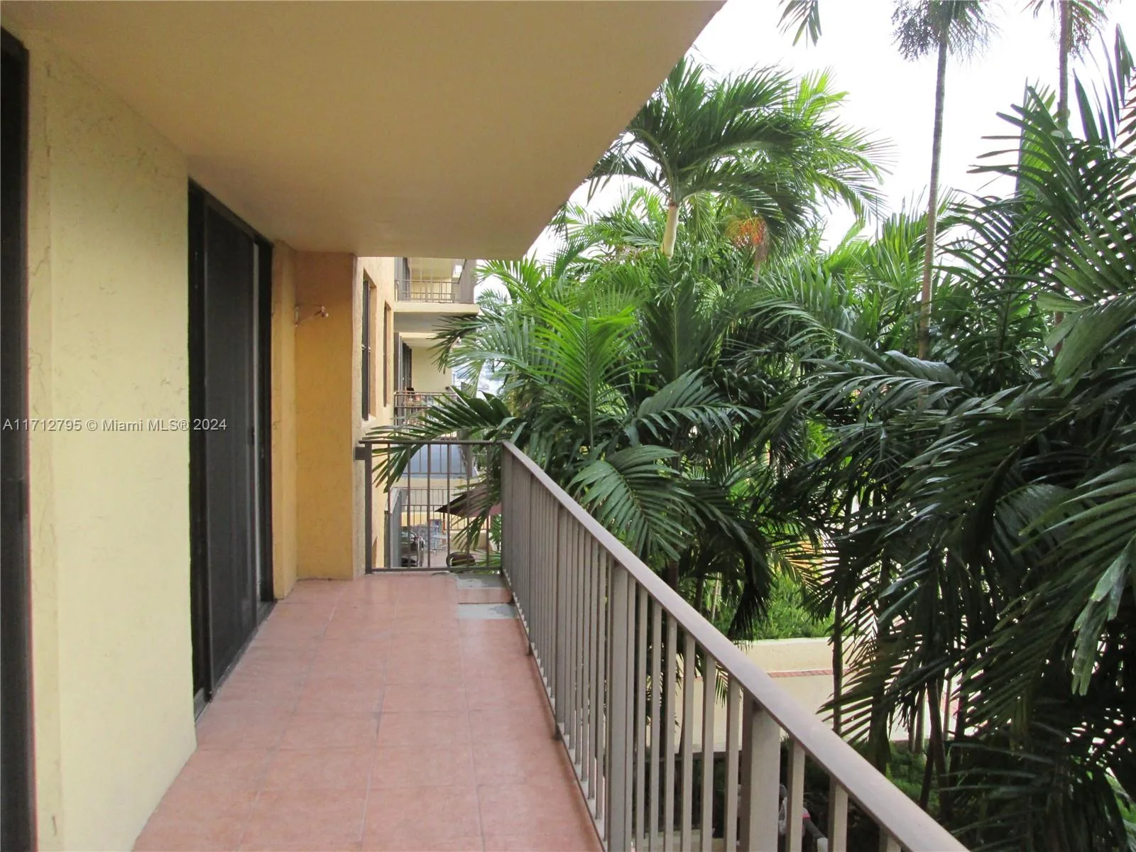 290 174th St # 404, Sunny Isles Beach, FL 33160 photo 2