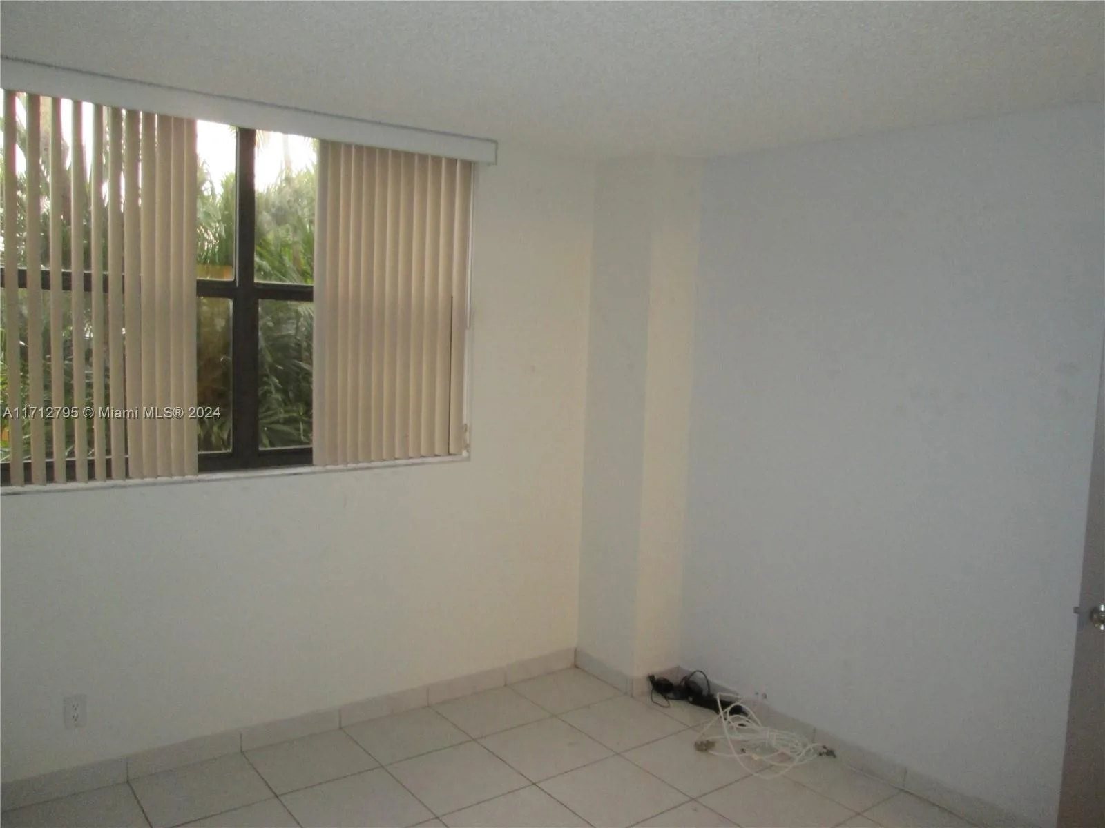 290 174th St # 404, Sunny Isles Beach, FL 33160 photo 7